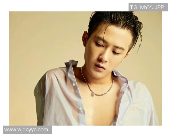 寸头足球球星头像聚焦 他们的激情与拼搏精神彰显绿茵场上的非凡魅力