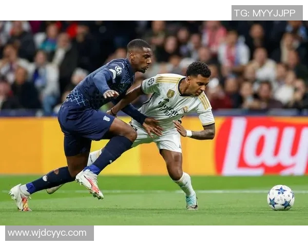 球迷偶遇足球巨星瞬间现场反应揭秘 与球星亲密接触的真实感受