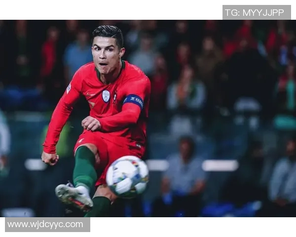 街头挑战赛：猜猜这位足球巨星是谁，打破常规的街头足球风暴