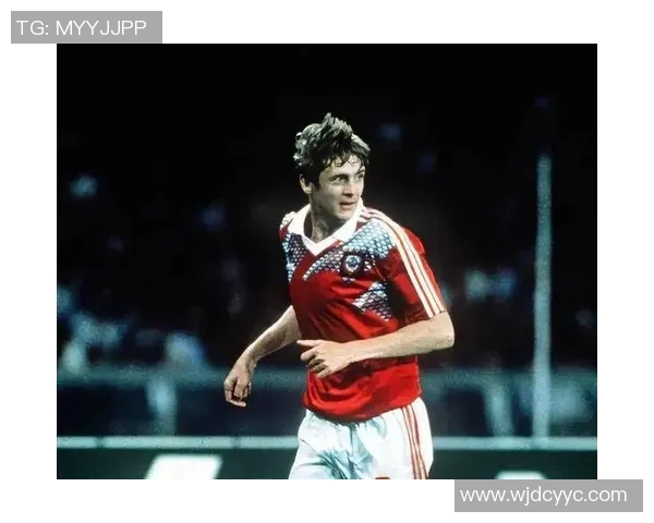 新老足球巨星对比：传奇与未来之星的时代交替与技艺碰撞