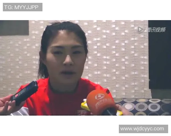 足球明星大腿肌肉训练揭秘 强壮腿部如何助力突破与冲刺速度提升